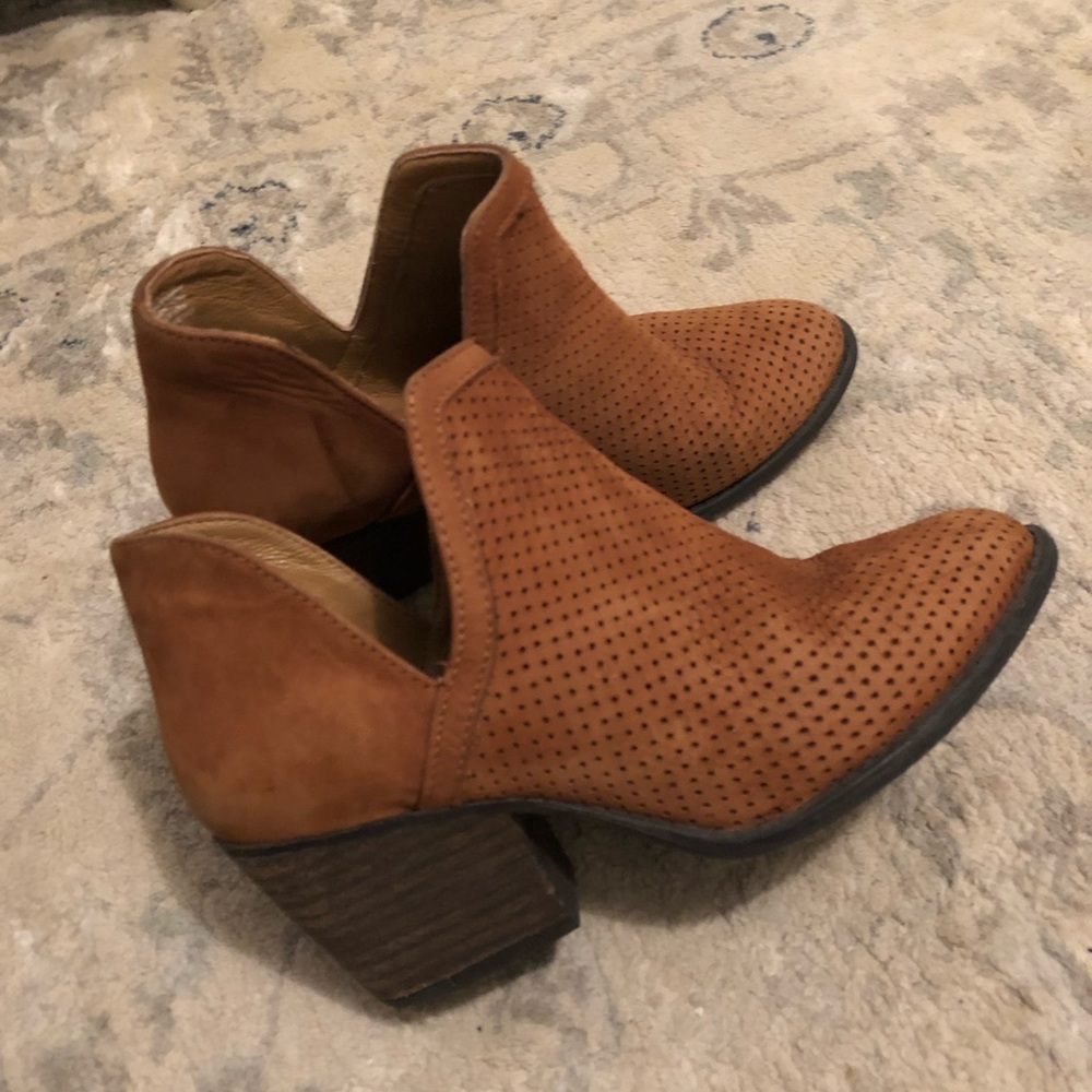 Steve Madden Brown Suede Booties